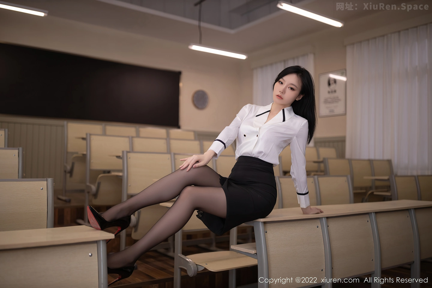 图片[6]-[XiuRen秀人网] VOL.5650 模特安然anran教师角色性感白T配黑超短裙露粉色内衣诱惑写真76P-秀人网官方网站